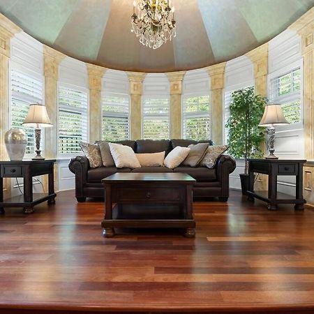 YYC French Chateau W/Swim Spa & Theatre: 11,700 Sqft المظهر الخارجي الصورة