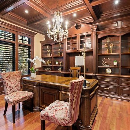 YYC French Chateau W/Swim Spa & Theatre: 11,700 Sqft المظهر الخارجي الصورة