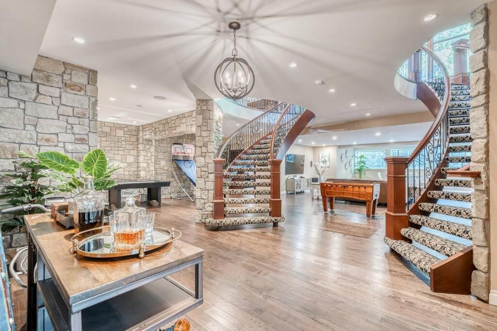 YYC French Chateau W/Swim Spa & Theatre: 11,700 Sqft المظهر الخارجي الصورة