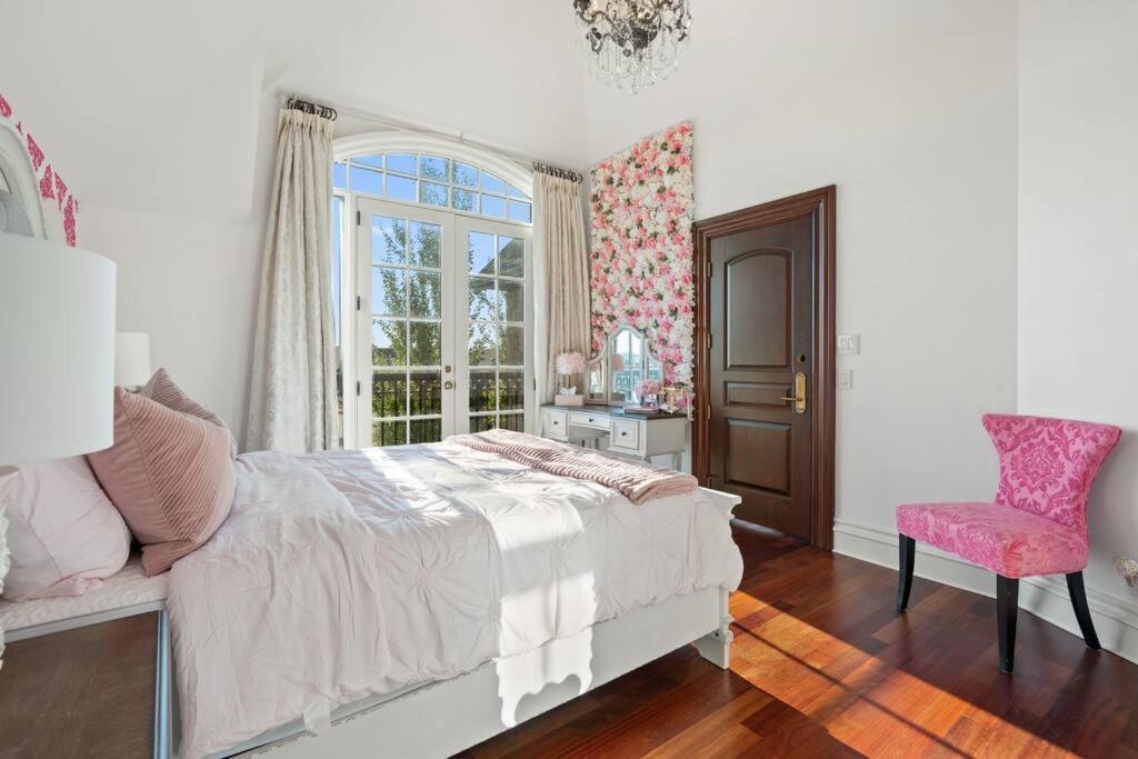 YYC French Chateau W/Swim Spa & Theatre: 11,700 Sqft المظهر الخارجي الصورة