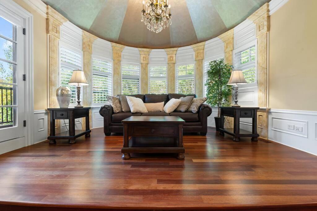 YYC French Chateau W/Swim Spa & Theatre: 11,700 Sqft المظهر الخارجي الصورة