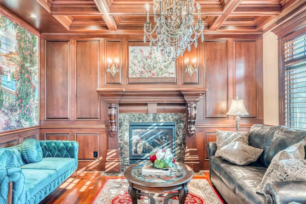 YYC French Chateau W/Swim Spa & Theatre: 11,700 Sqft المظهر الخارجي الصورة