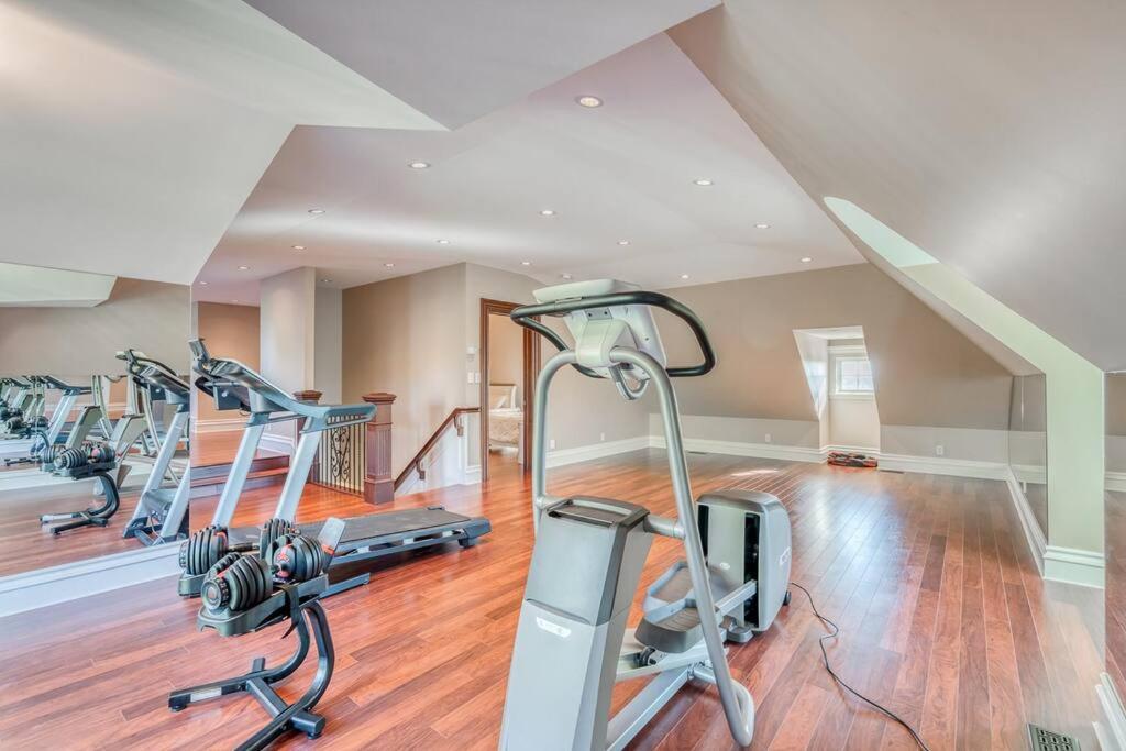 YYC French Chateau W/Swim Spa & Theatre: 11,700 Sqft المظهر الخارجي الصورة
