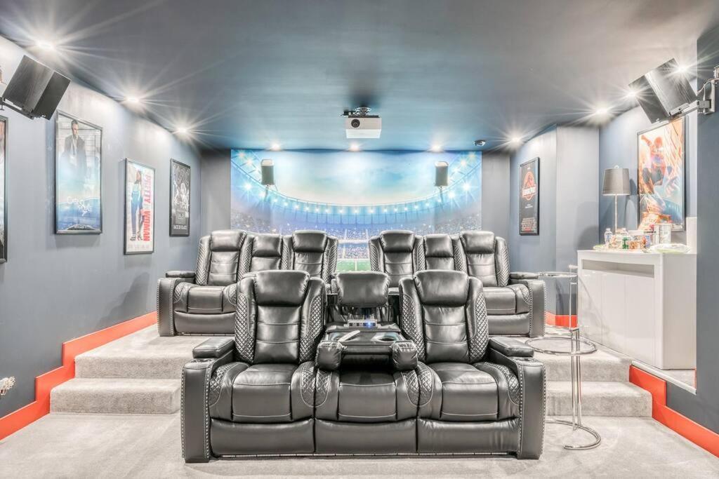 YYC French Chateau W/Swim Spa & Theatre: 11,700 Sqft المظهر الخارجي الصورة