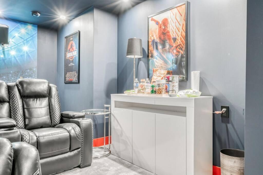 YYC French Chateau W/Swim Spa & Theatre: 11,700 Sqft المظهر الخارجي الصورة