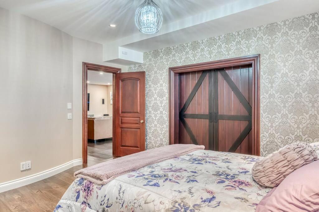 YYC French Chateau W/Swim Spa & Theatre: 11,700 Sqft المظهر الخارجي الصورة