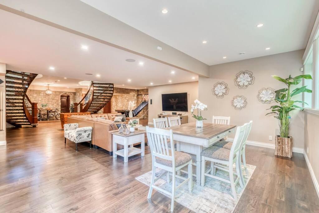 YYC French Chateau W/Swim Spa & Theatre: 11,700 Sqft المظهر الخارجي الصورة
