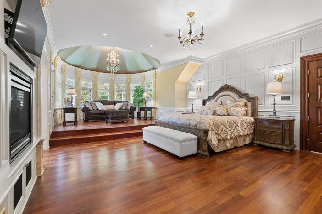 YYC French Chateau W/Swim Spa & Theatre: 11,700 Sqft المظهر الخارجي الصورة
