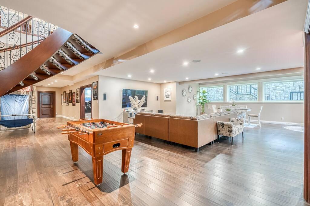 YYC French Chateau W/Swim Spa & Theatre: 11,700 Sqft المظهر الخارجي الصورة