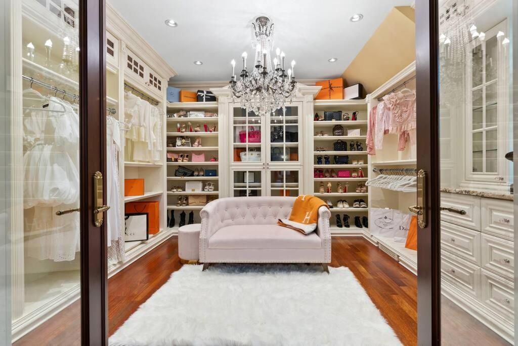 YYC French Chateau W/Swim Spa & Theatre: 11,700 Sqft المظهر الخارجي الصورة