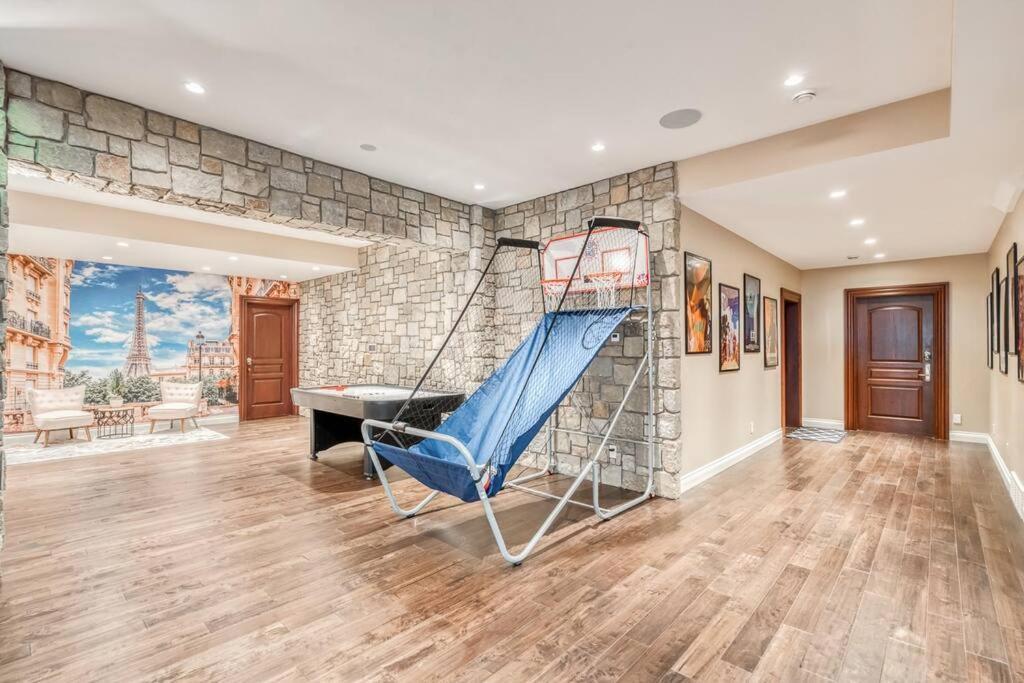 YYC French Chateau W/Swim Spa & Theatre: 11,700 Sqft المظهر الخارجي الصورة