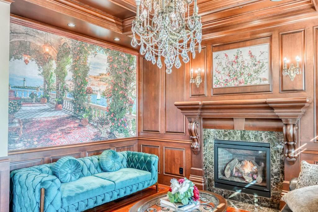 YYC French Chateau W/Swim Spa & Theatre: 11,700 Sqft المظهر الخارجي الصورة