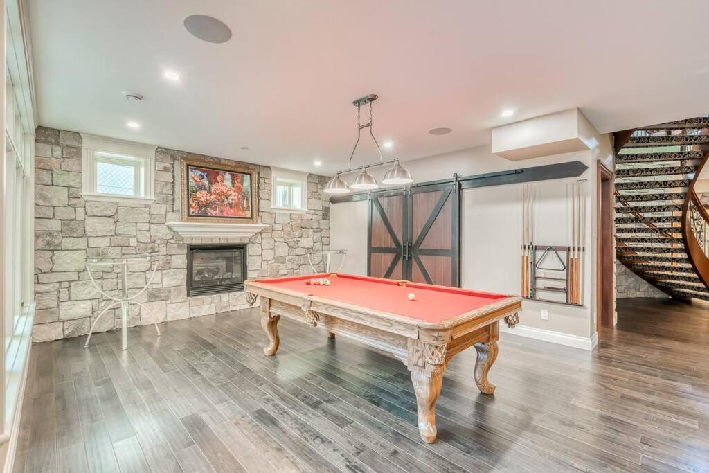 YYC French Chateau W/Swim Spa & Theatre: 11,700 Sqft المظهر الخارجي الصورة