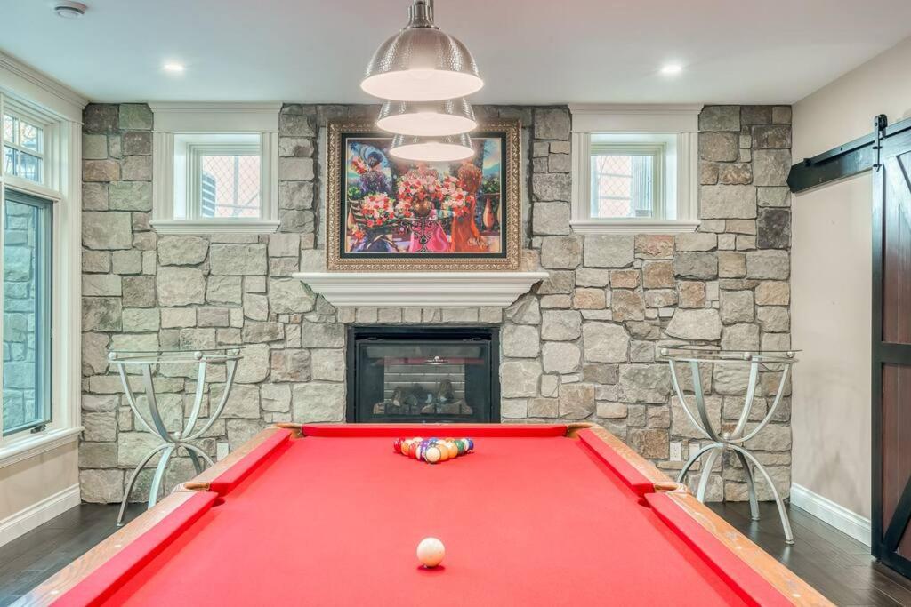 YYC French Chateau W/Swim Spa & Theatre: 11,700 Sqft المظهر الخارجي الصورة
