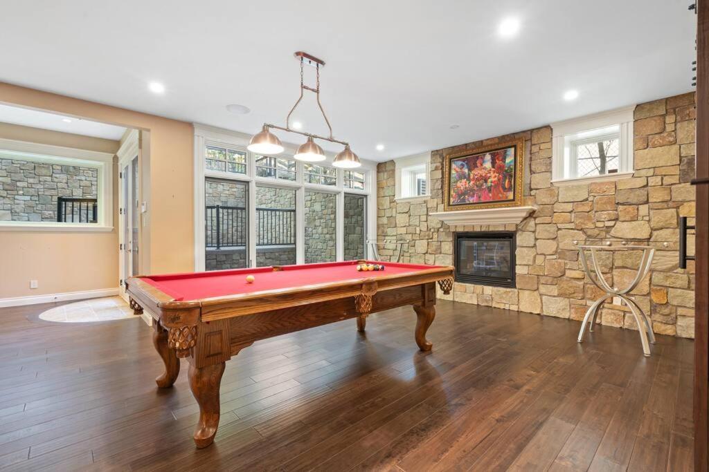 YYC French Chateau W/Swim Spa & Theatre: 11,700 Sqft المظهر الخارجي الصورة