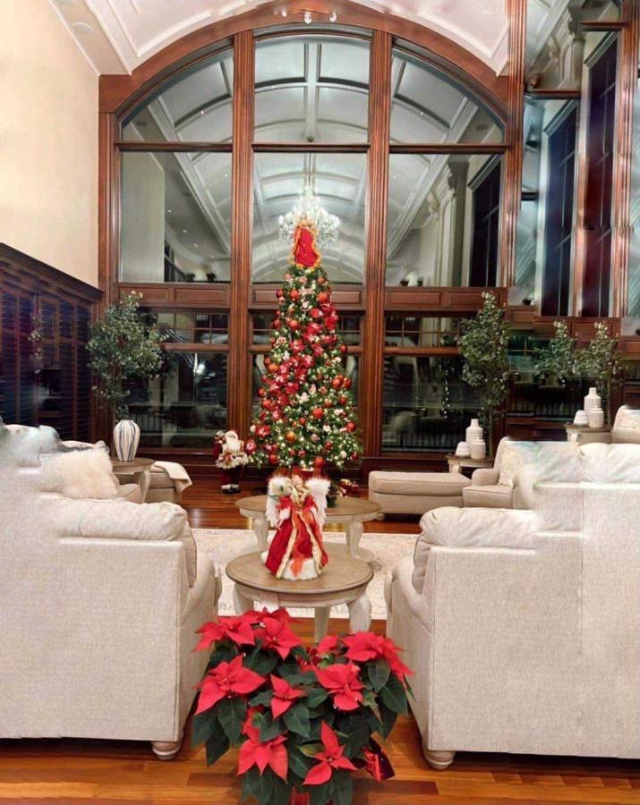 YYC French Chateau W/Swim Spa & Theatre: 11,700 Sqft المظهر الخارجي الصورة